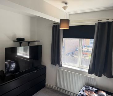 3 Bed Flat, Vermont Road, SW18 - Photo 6