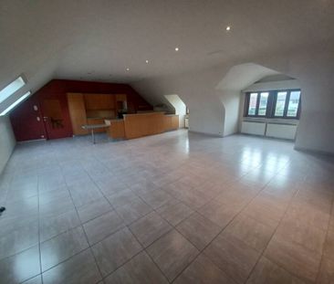 Heel ruim appartement met tuintje en garage te Deurle - Foto 2