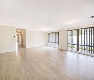 Beautiful modern family home | 4 x 2 Lots of space, Reverse A/C - Photo 3