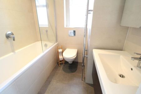 4 bedroom semi-detached house to rent - Photo 5