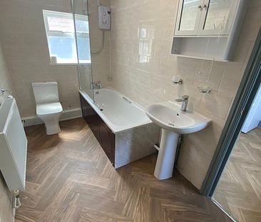£1,100 PCM, Spacious Newly Refurbished Two Bedroom Second Floor Flo... - Photo 5