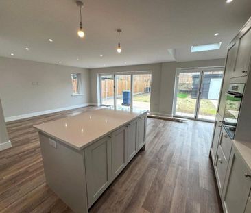 4 bedroom detached house to rent - Photo 2