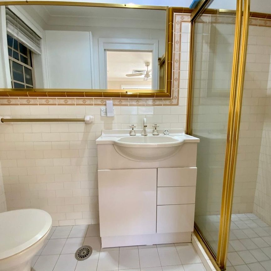 Walk To Rail. - Photo 1