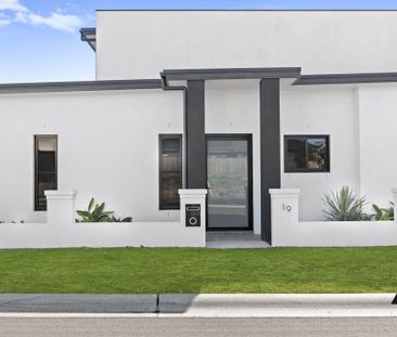 Modern & Low-Maintenance Living with Premium Finishes - Photo 6