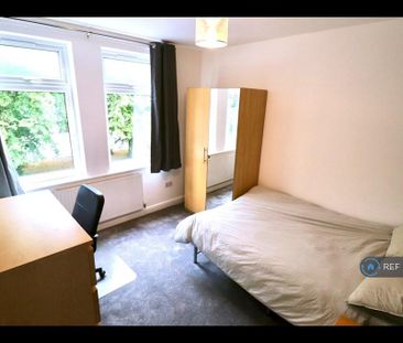 8 bedroom terraced house to rent - Photo 2