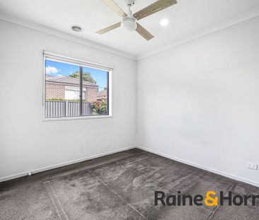 Spacious & Low-Maintenance 4-Bedroom Family Home in Prime Location!! - Photo 4