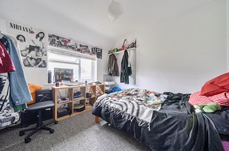 5 bedroom semi-detached house to rent - Photo 4