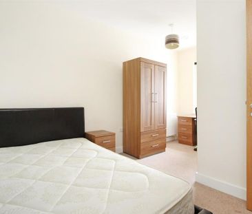 6 bedroom terraced house to rent - Photo 4