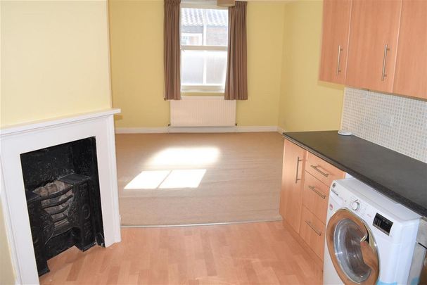 3 bedroom flat to rent - Photo 1