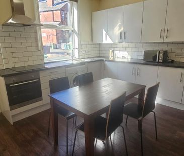 4 Bed - 6 Winfield Terrace, Woodhouse, Leeds - LS2 9BD - Student - Photo 5
