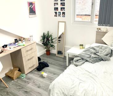 8 bedroom semi-detached house to rent - Photo 6