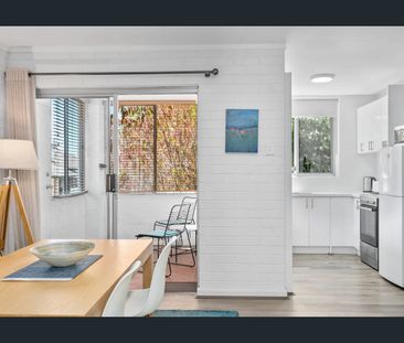 Refurbished Apartment in Leafy Green Complex - Photo 5
