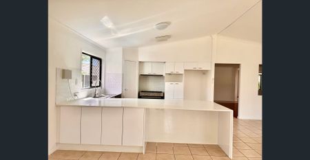 81 Crestwood Drive, Molendinar, Qld 4214 - Photo 5