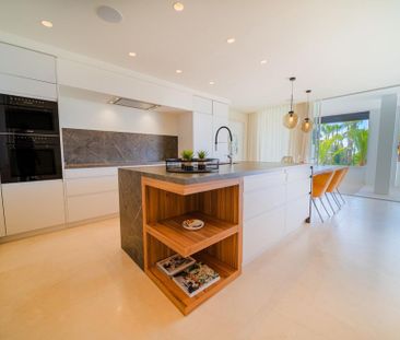 Luxury penthouse for rent in Marbella, Andalusia - Photo 4