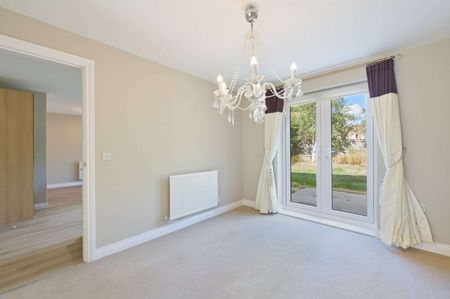Available now is this five bedroom detached house to let, offering comfort and flexibility within the prestigious Merchant Taylor’s Place development. - Photo 2
