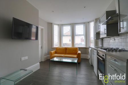 3 bedroom ground floor flat to rent - Photo 2