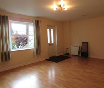2 bedroom Flat To Let - Photo 2
