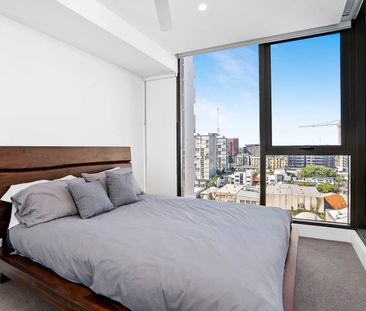 SPACIOUS ONE BEDROOM APARTMENT WITH STUDY IN NEWSTEAD! - Photo 3