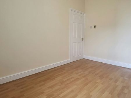 Terraced House to rent on - Photo 3