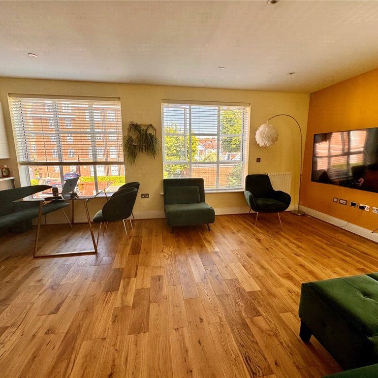 Castle Row, Horticultural Place, London, W4 4JQ - Photo 1