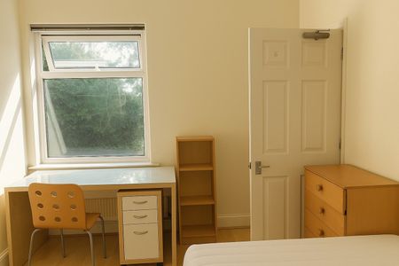 4 Bed Terraced House, Filey Road, M14 - Photo 5