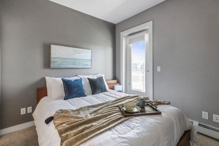Edmonton Furnished Condo Rental in Downtown - Downtown Condo With Stunning Views and Parking Included! - Photo 5