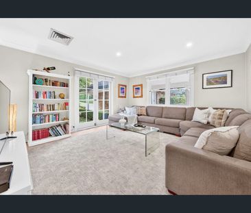 Spacious Five-Bedroom Family Home with Pool and Outdoor Entertaining - Photo 1