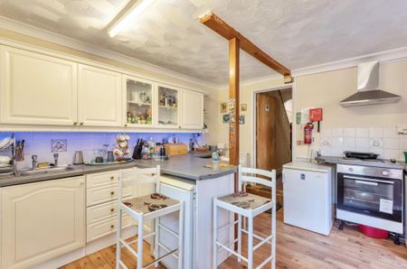 1 bedroom in a house share to rent - Photo 4