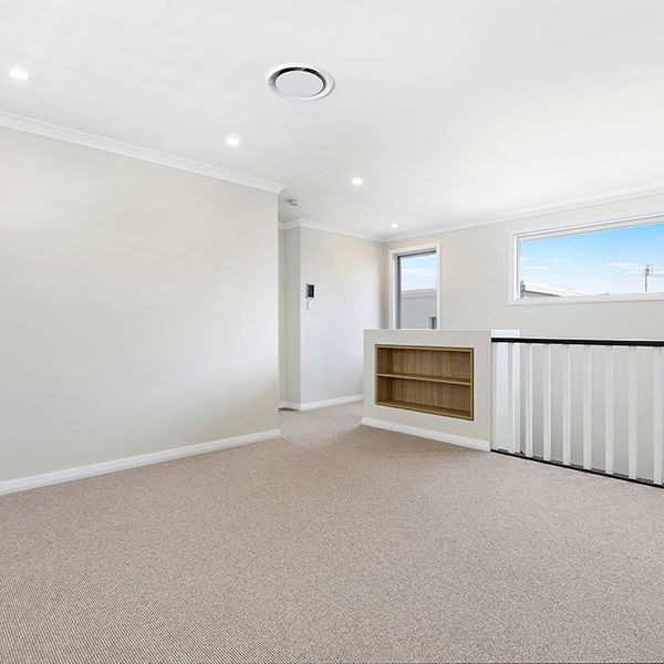 16B Huon Street, Broadbeach Waters QLD 4218 - House For Rent | Domain - Photo 1