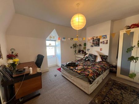 5 bedroom flat to rent - Photo 4