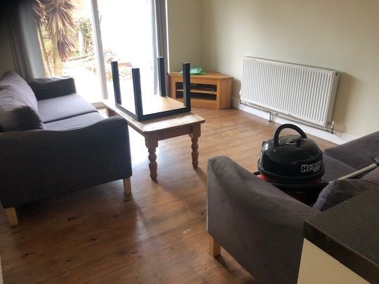 6 Bed Terraced House, Wilton Avenue, SO15 - Photo 1