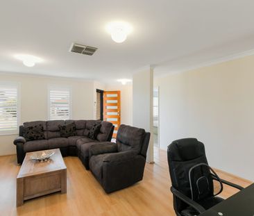 Well kept family home with a pool - Photo 4