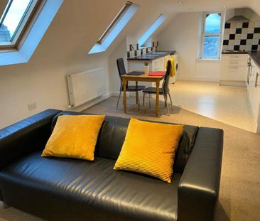 2 bedroom flat to rent - Photo 2