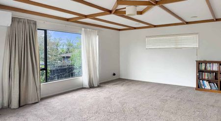 Spacious 3-Bedroom house in Prime Sandringham Location - Photo 2