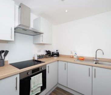 1 bedroom in a flat share to rent - Photo 4