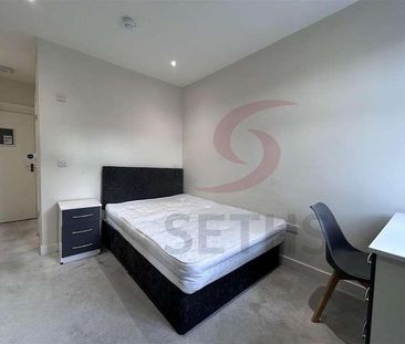 Glenfield Road, Leicester, LE3 - Photo 2