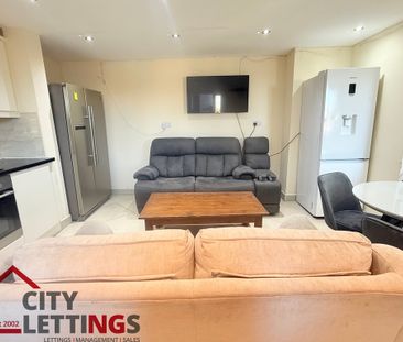 8 Bedroom Flat - Photo 3