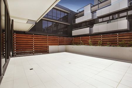 OVER SIZED APARTMENT LIVING - Photo 2