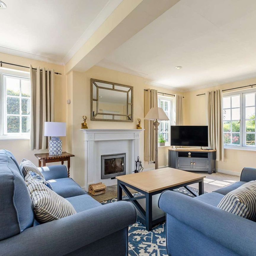 A beautifully positioned four-bedroom detached cottage set in a gorgeous countryside location at Bowldown, enjoying excellent views and a generous wrap-around g - Photo 1