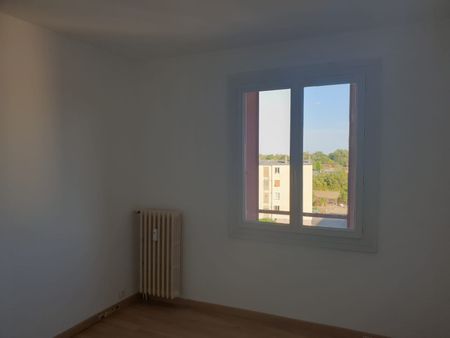 Location Appartement 5 pièces 88m² DECIZE 58300 - Photo 4