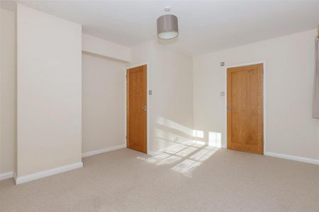 4 bedroom detached house to rent - Photo 5