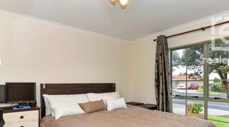 Modern brick & tile with 3 bedrooms, 2 bathrooms - Photo 3