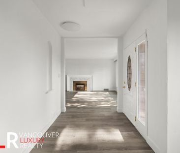 House in West Vancouver, BC - Photo 3