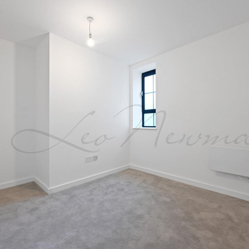 Caroline Street, Limehouse, E1 - Photo 1