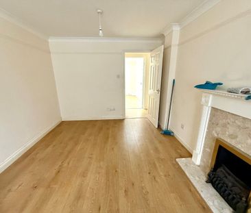 2 Bedroom Flat / Apartment - Lodge Road, Southampton - Photo 5