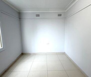 Spacious 3-Bedroom Home in a Quiet Location - Photo 3