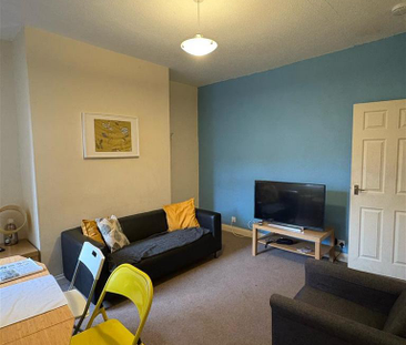 4 bedroom private hall to rent - Photo 1