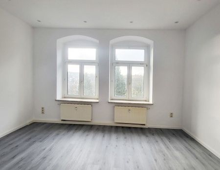 Tolle Lage - sanierte Wohnung - 2-Räume + Bad und Küche auf der Rathenaustraße in Annaberg!! - Photo 1