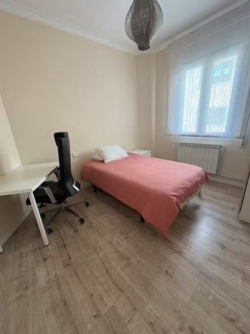 Carrer de Teodora Lamadrid, Barcelona, Catalonia 08022 - Photo 4