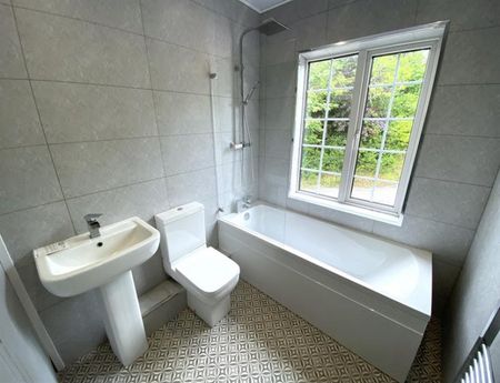 2 Bedroom End Terrace To Let - Photo 4